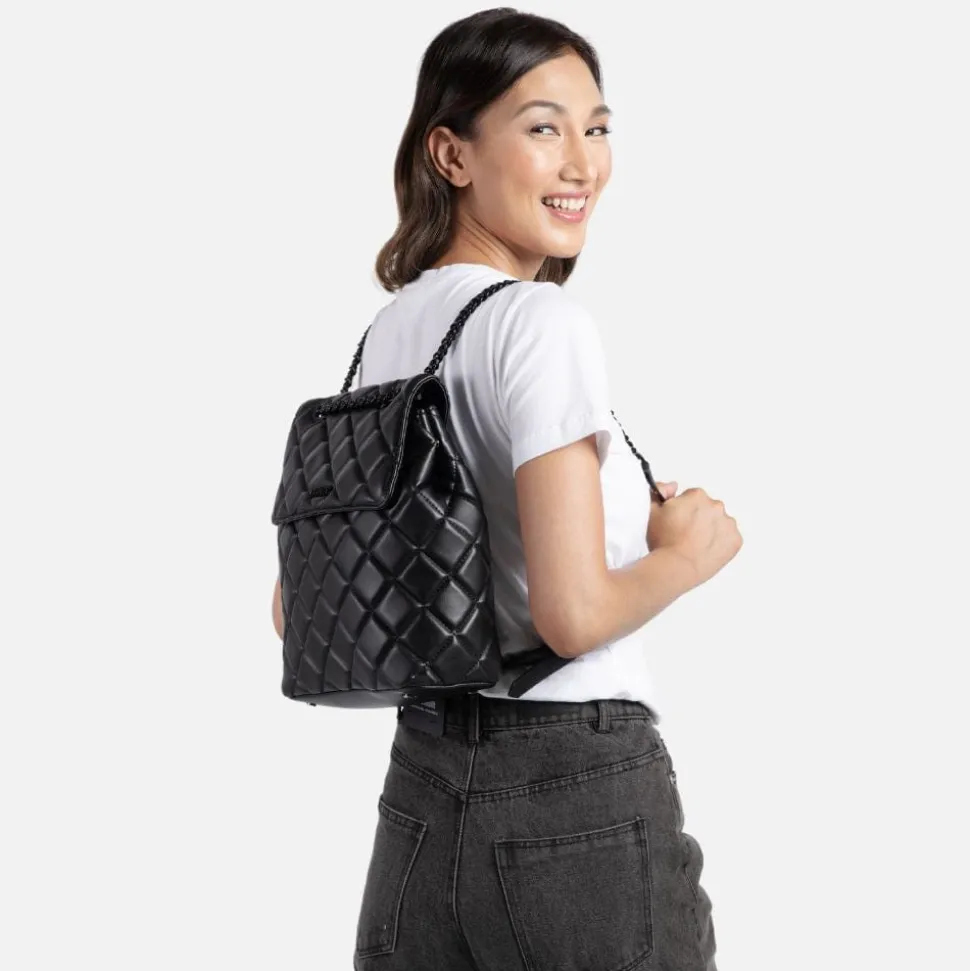 Le Sadie - Sac à dos 2-en-1 matelassé en cuir vegan noir
